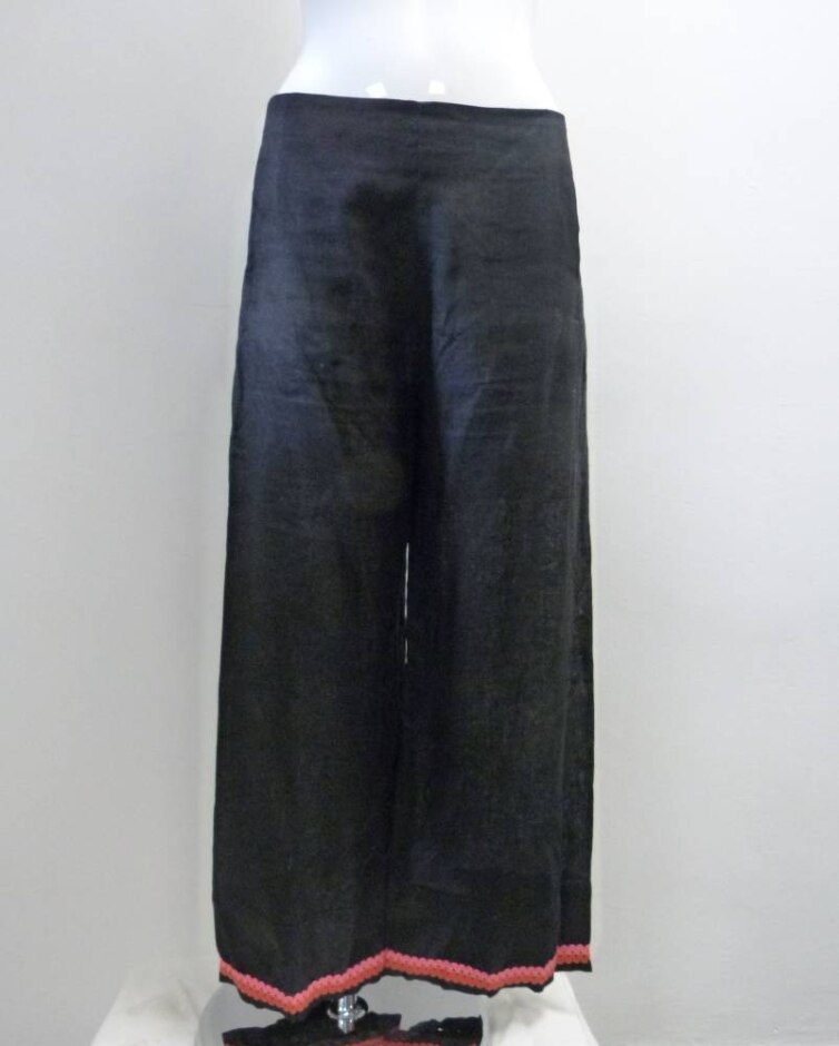 Vilagallo Cropped Trousers Black Size: 14