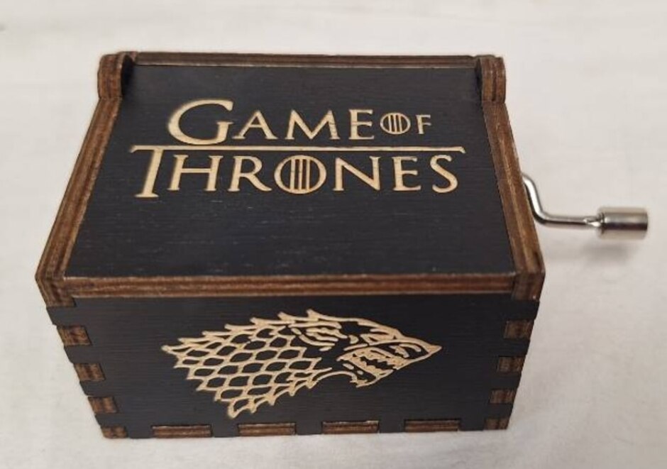 Game Of Thrones Wood Music Box Carved Wooden Hand Crank Musical Box "winter Is Coming" Preloved