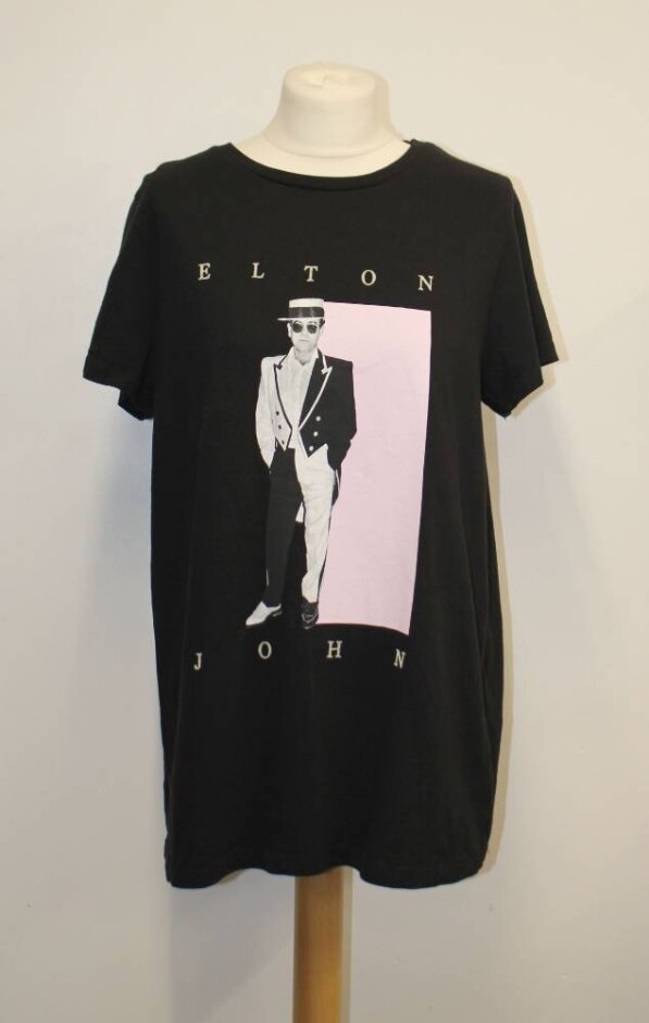 E - Elton John Short-sleeved Printed T-shirt Black Size: L
