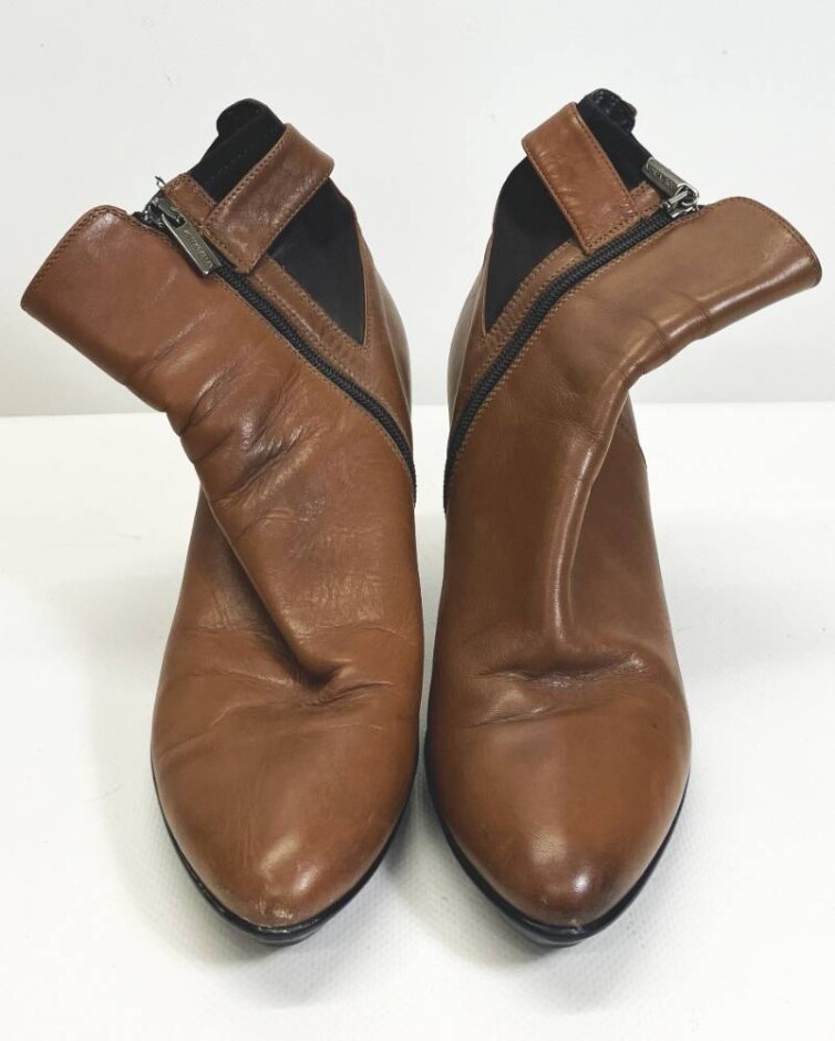 Aquatalia Leather Heeled Boots Size 7 Brown