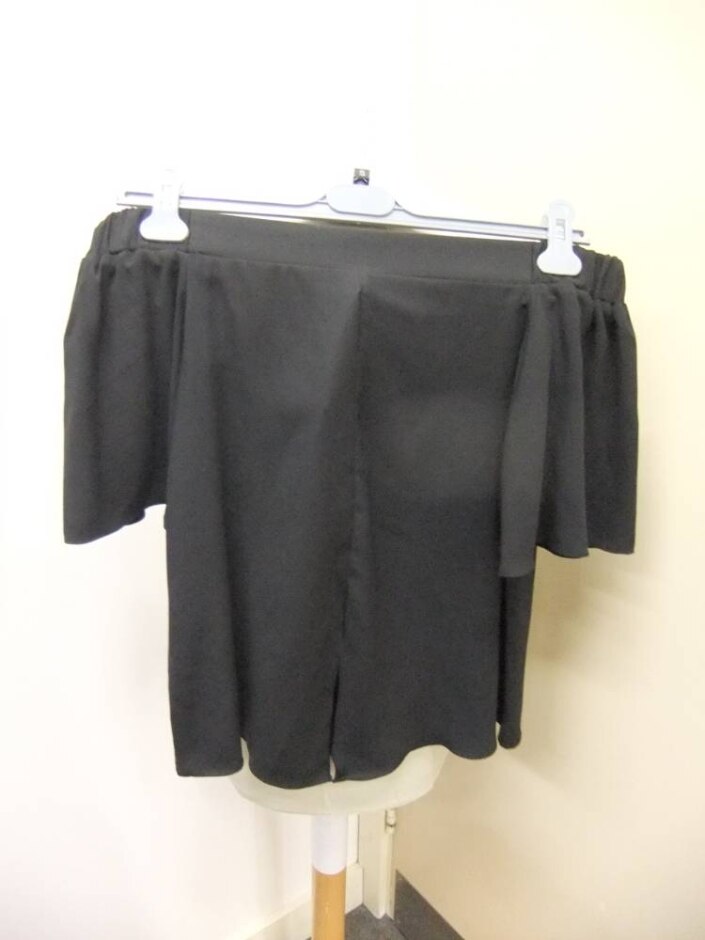 River Island Off The Shoulder Top Black Size: 6
