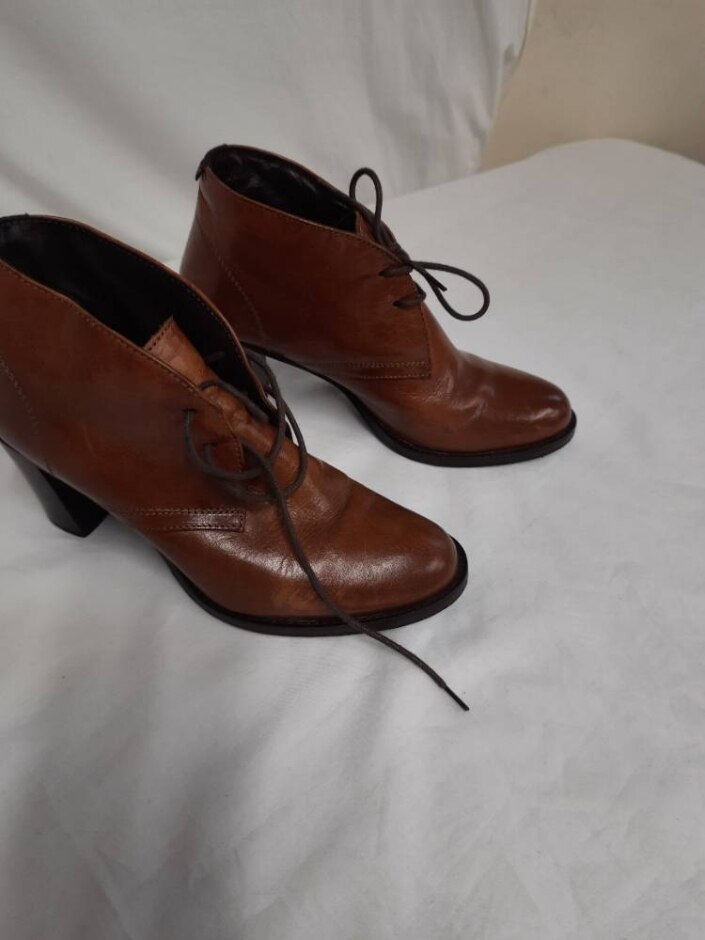 Russell And Bromley Tan  Block Heel  Boots Size 36.5 (uk 3)