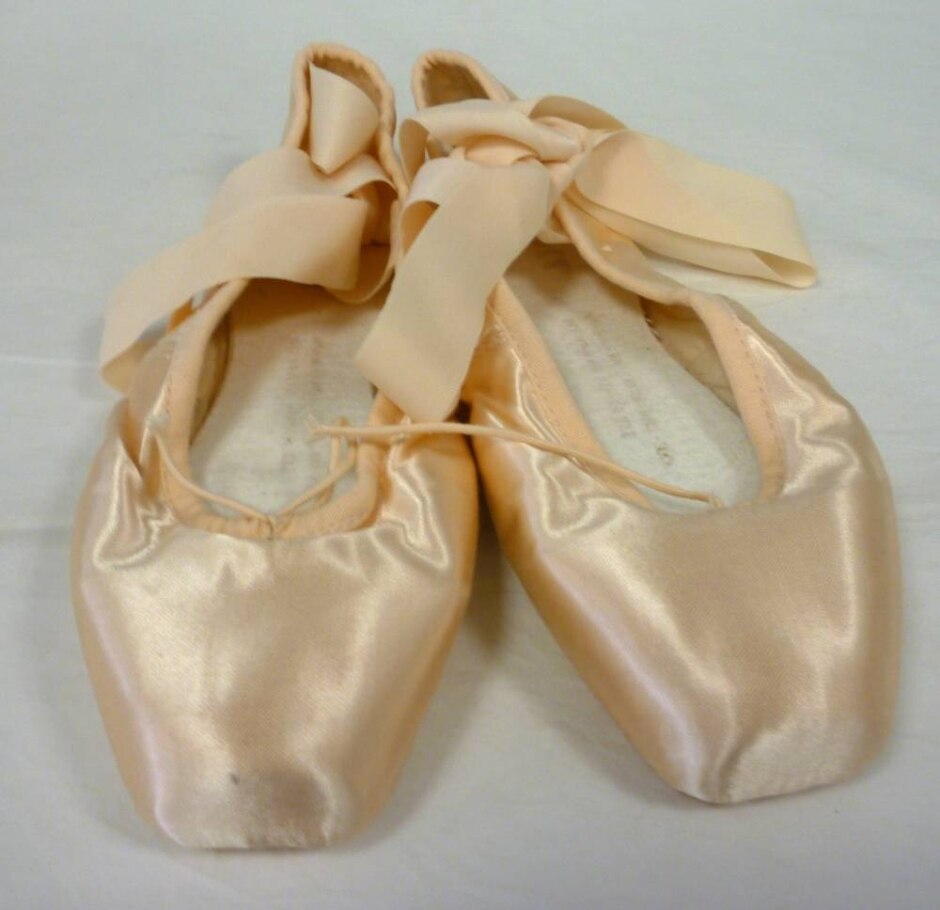 Bloch Upper Cotton And Leather Sole Beige Ballet Shoes Uk Size 6