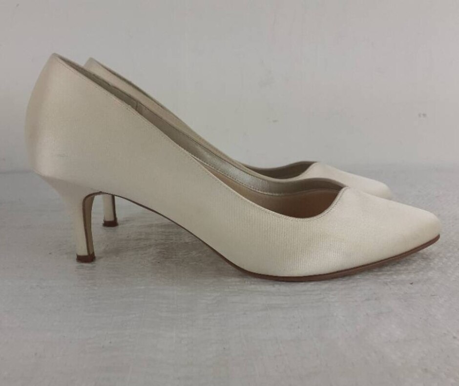 Rainbow Club Elizabeth Ivory Satin Bridal Heels With Enamelled Blossom Shoe Clips Size 6.5