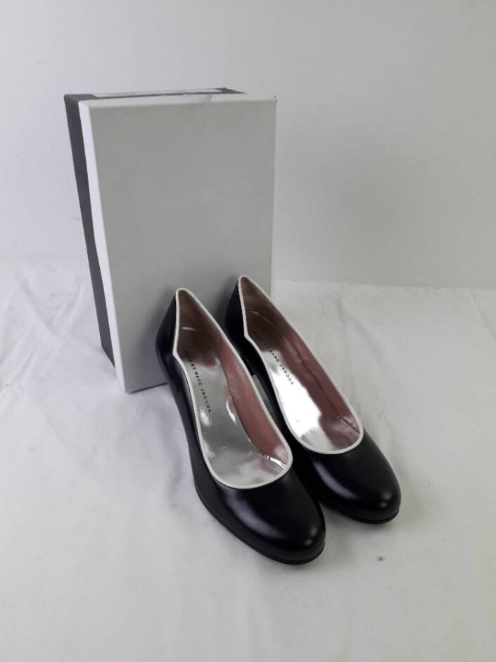 Marc Jacobs Women's Scallop White Trim Retro Leather Pumps Black Size: 41/uk 8 New With Box