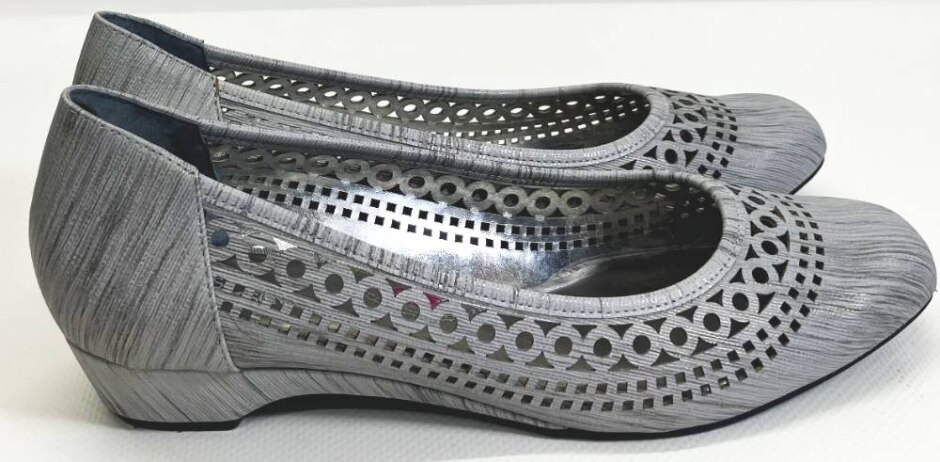 Ros Hommerson Leather Tina Silver Metallic Kitten Heel Shoes Size 7