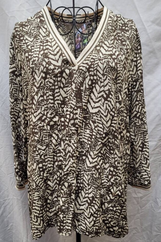 Cream Comfortable  V- Neck Top Brown Size: M