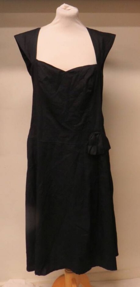 Dress190 Sleeveless Dress Black Size: 18