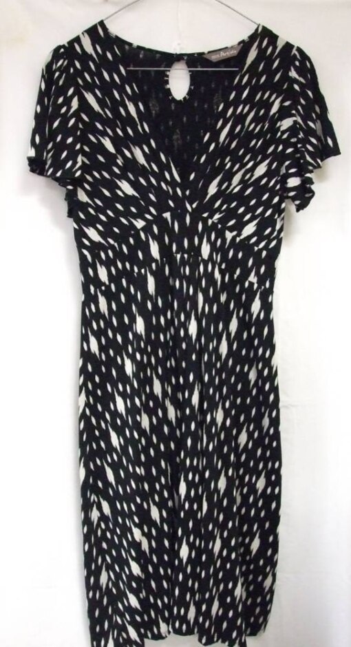 M&s  Short Sleeve V Neck Dress Black & White Size: 12