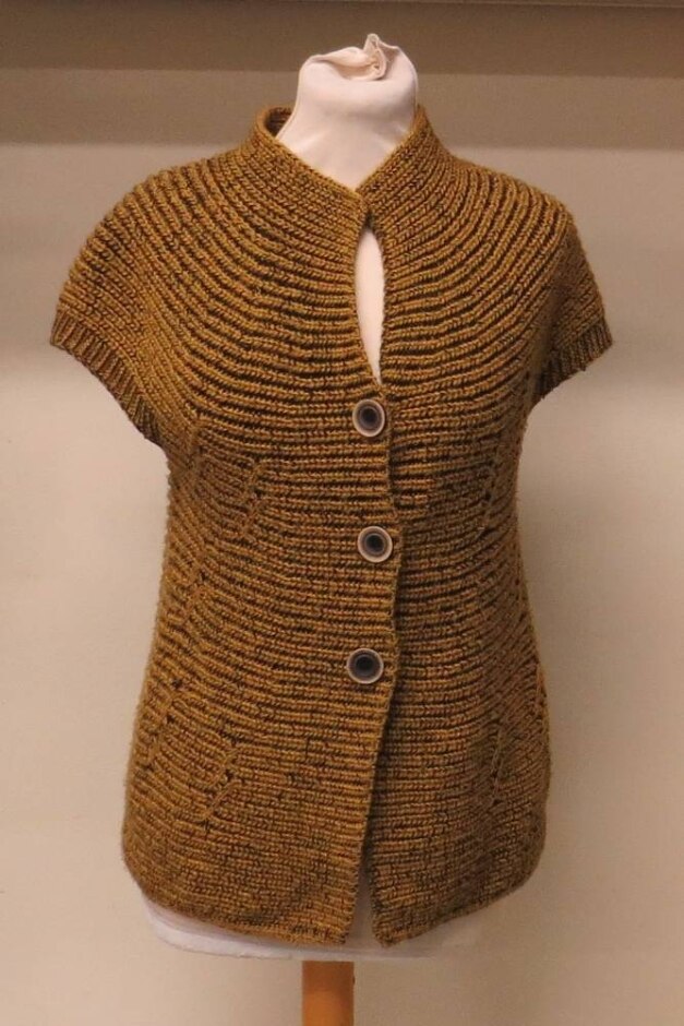 Unbranded 3 Button Knitted Waistcoast  Mustard Size: L