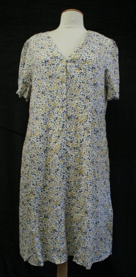 Uni Qlo Floral Print Short Sleeve Mini Off White Size: Xl