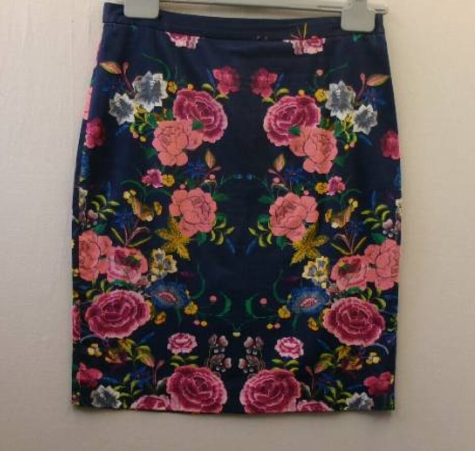 Zara Basic Skirt Navy Floral Size: 12