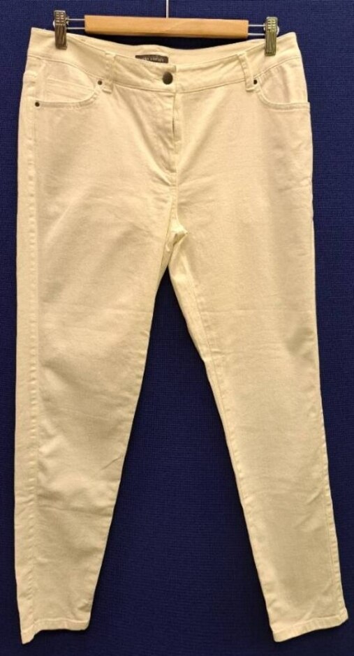 Laura Ashley White Jeans White Size: 12