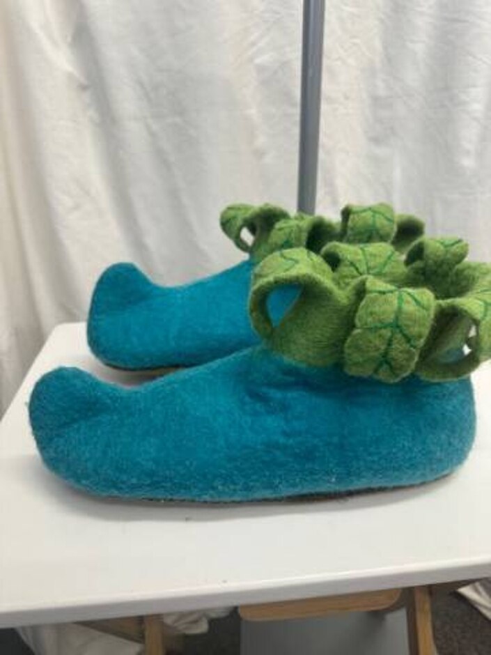 Elf/fairy? Felted Wool Slippers Size 43 Green