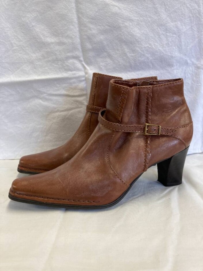 Brown Leather Plaited  Pointed Toe Heeled Boots - Size 6 Uk