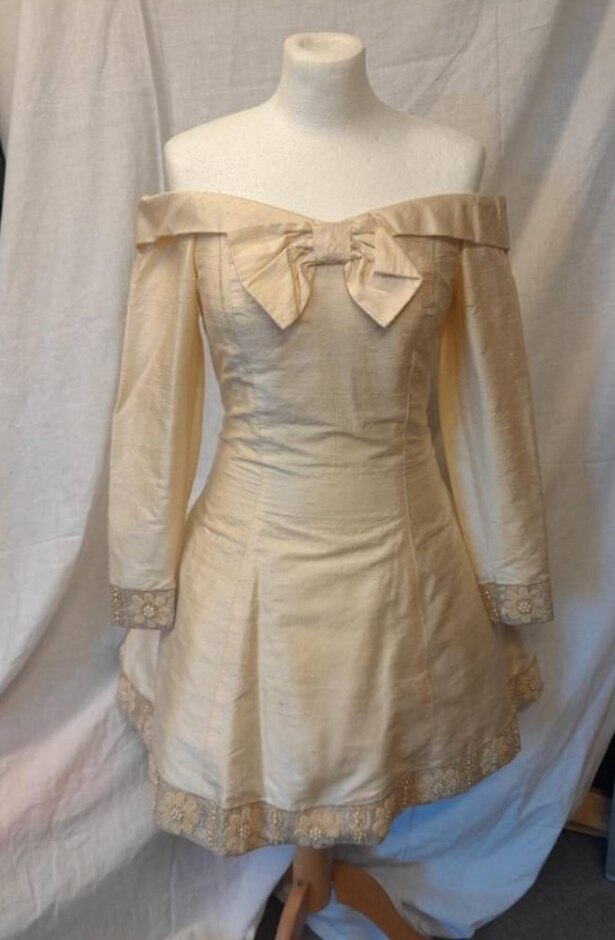 Carol Bunting Formal Dress With Petticoat Champagne Size: S