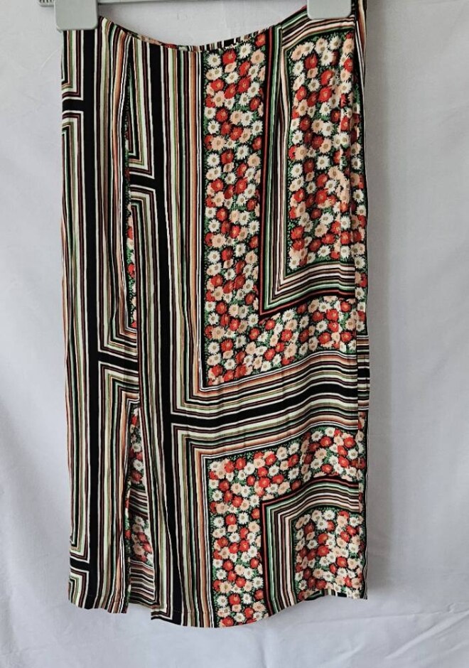 Topshop Statement Print Midi Skirt  Black And Red Size: 6