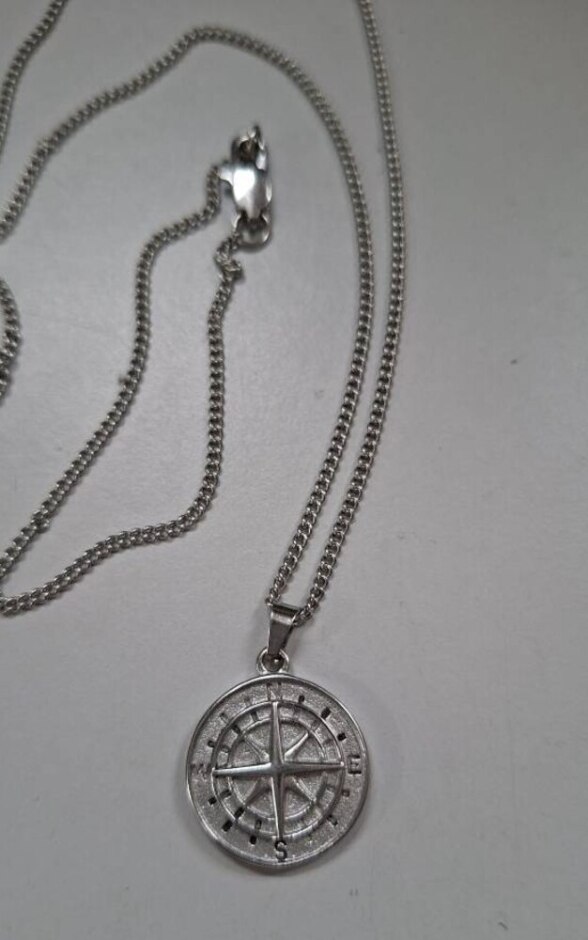 Silver Colour Compass Pendant Necklace Preloved