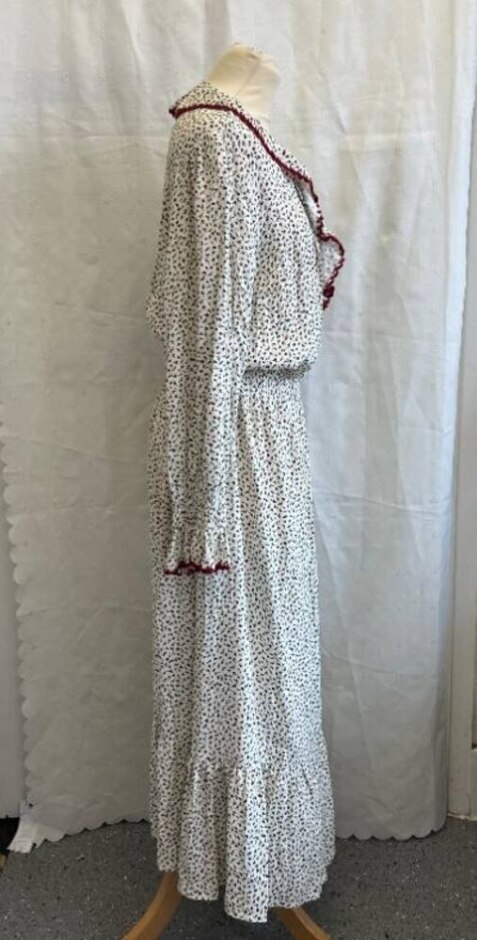 Meadows Dress, Red Flowers,green Leave Cream White Size: 12