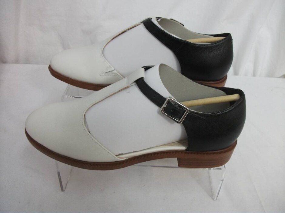 Nwt Clarks Leather T-bar Taylor Palm Sandals Black/white Size 6