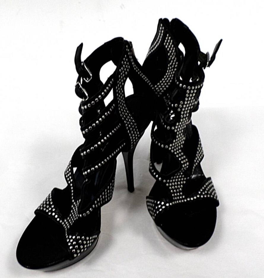 Emilio Pucci Studded Leather Black Heels Size: 4