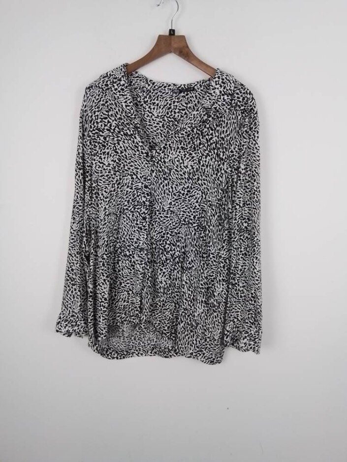 Zara Long Sleeve Animal Print Blous Black/white Size: L