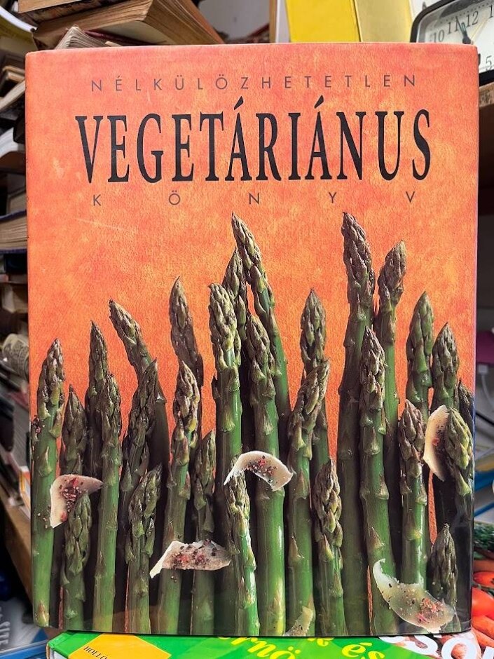 Nelkulozhetetlen Vegetarianus Konyv (the Essential Vegetarian Cookbook)