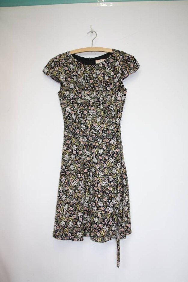 Billie & Blossom  Petite Floral Dress  Floral Size: 8