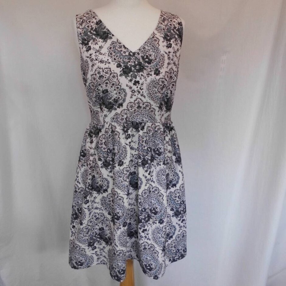 Cath Kidston Sleeveless V-neck Dress Vgc! White/grey Size: 10