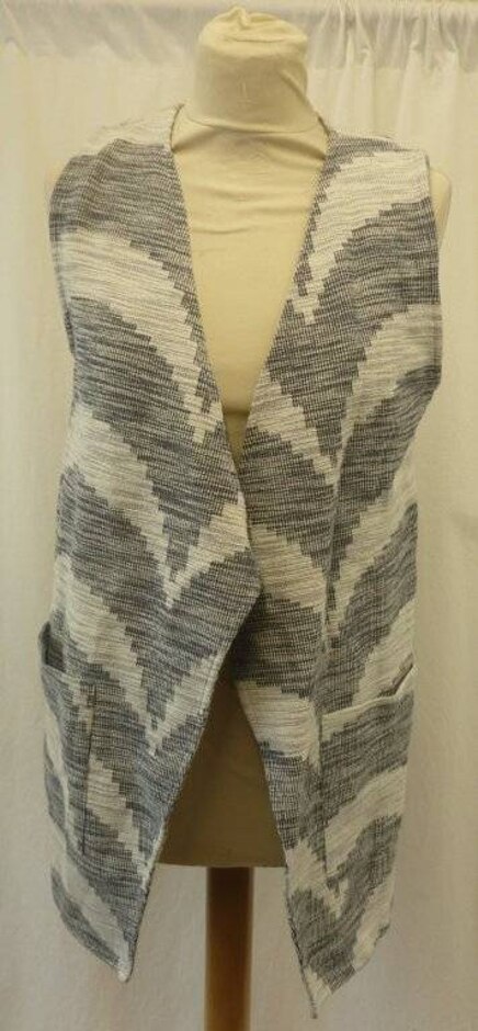 River Island River Island Gilet White And Grey Size: 10