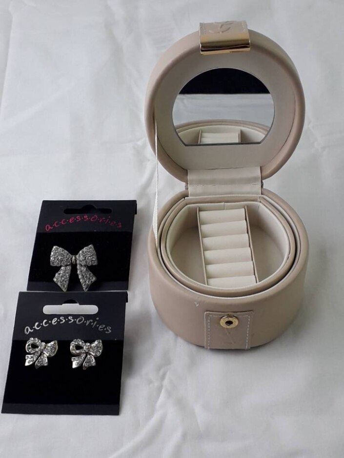 3pcs Bundle Costume Jewellery Ring Earrings Bow Shape & Jewellery Box Beige