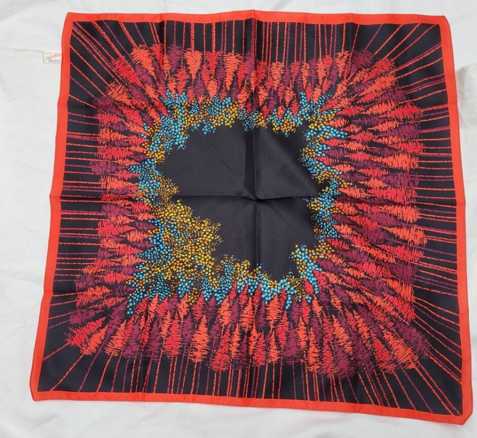 Clifford  Bend Of London  Vintage Scarf, Made Of 100% Polyester.