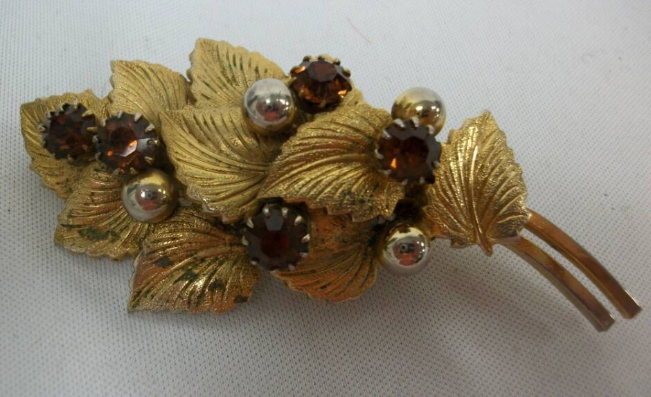 Vintage Brooch Cluster Of Gold Tone Leaves & 5 Claw Set Orange/ Amber Rhinestones, Locking C Clasp