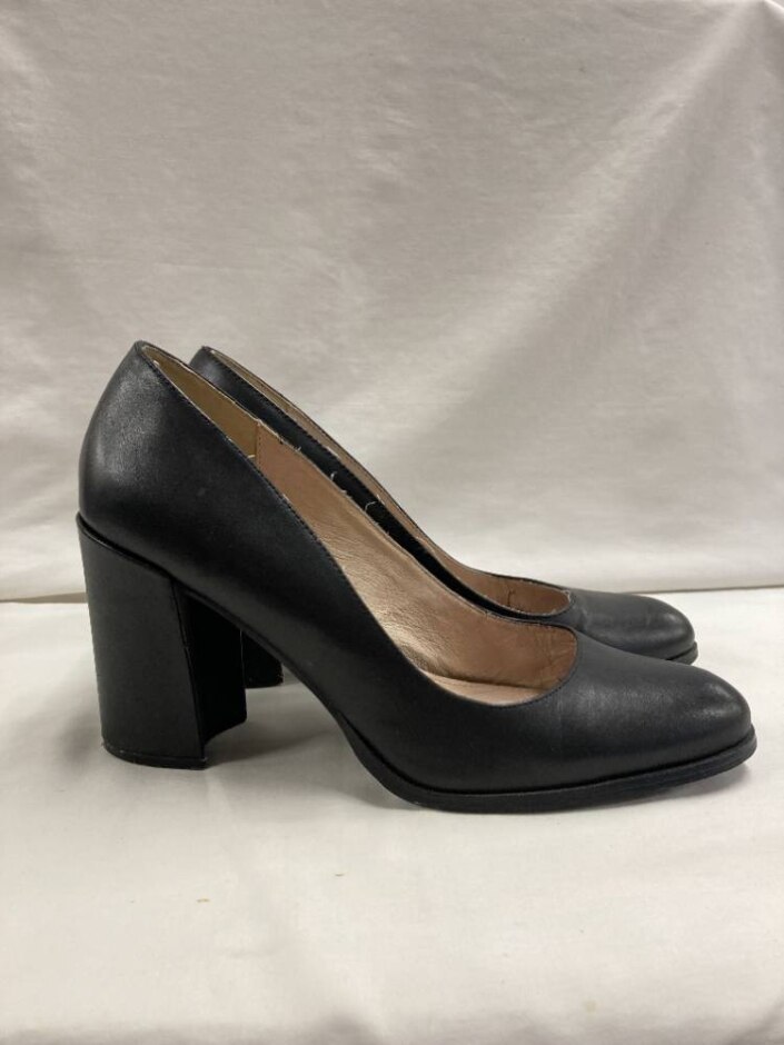 Rjr.john Rocha Black Leather Court Heels - Size 7 Uk