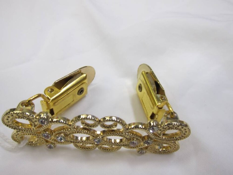Cardigan Collar Clip