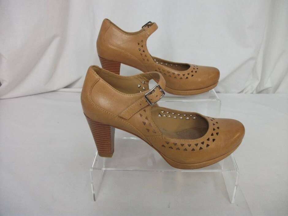 Clarks Leather Court Shoes Light Tan Size 4 Wide Fit