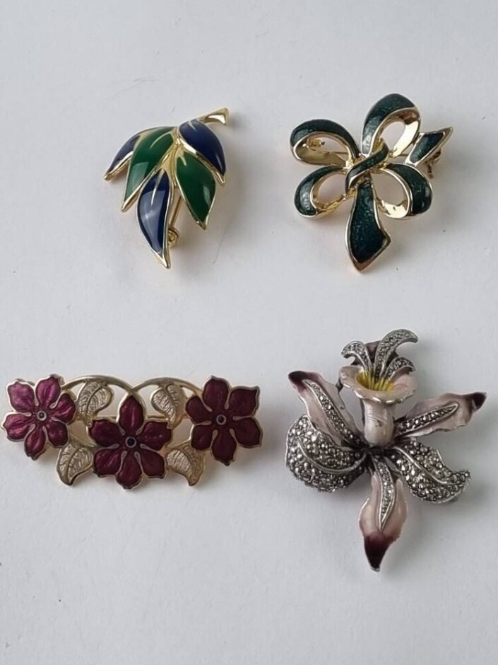 4x Enamel Brooch Pink Green