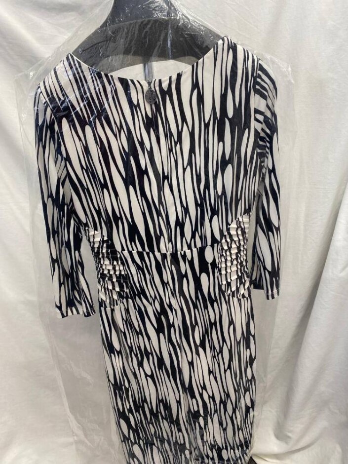 Damsel In A Dress Long Sleeve Dress Black And White Size: 12