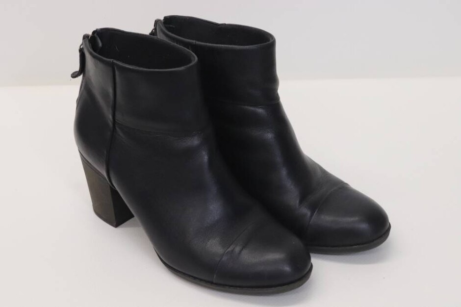 As New Clarks Black Leather Chunky Heeled Ankle Boots Size 6.5