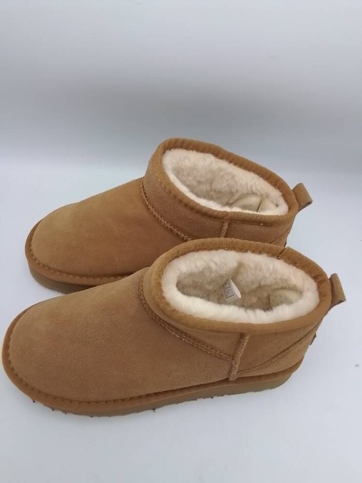 Ugg Women's Classic Ultra Mini Boot In Size 5.