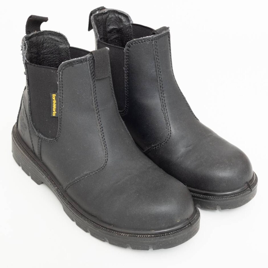 Earthworks Chelsea Style Safety Boots  In Black Size 8 New.