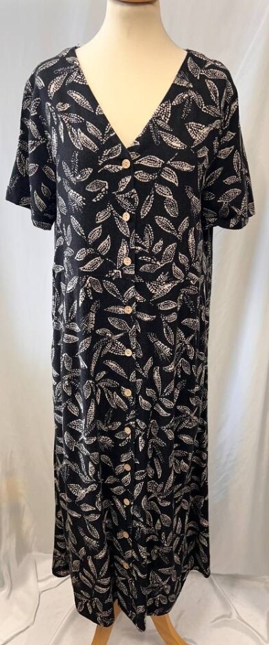 Isle Dress With Cream Motifs Black Size: 14