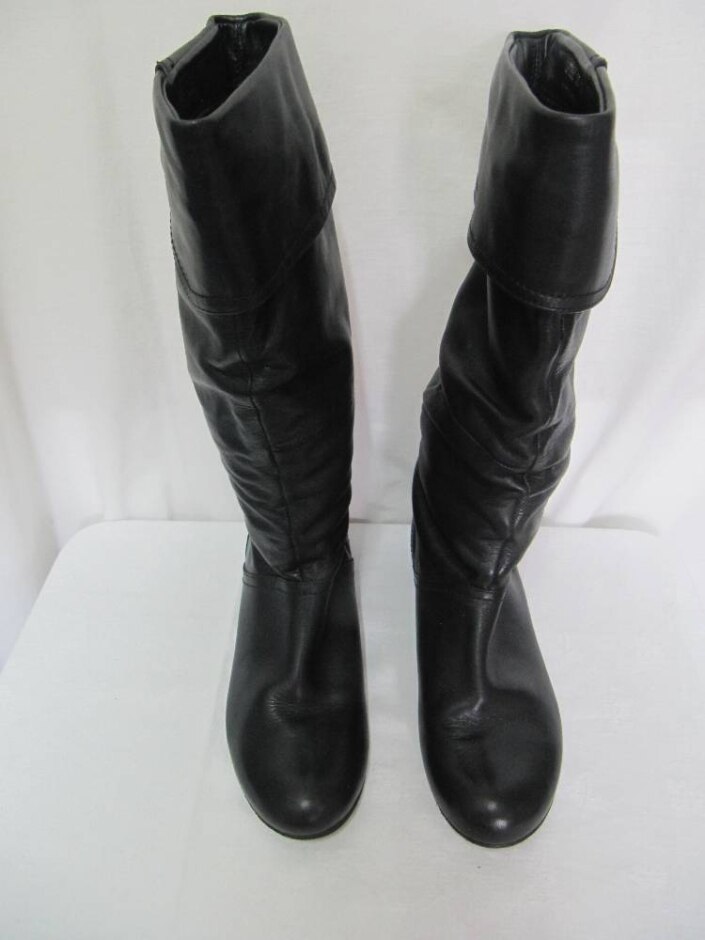 Jones Wedge Heel Boots Size 6.