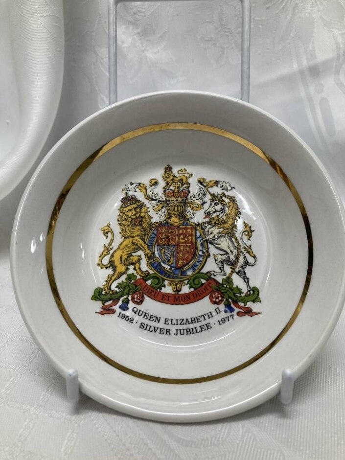 Vintage Silver Jubilee Tea Plate, Queen Elizabeth 1977