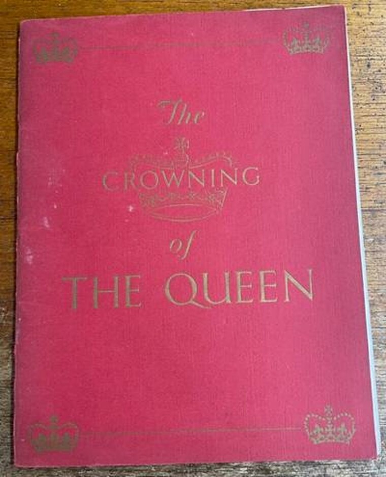 Royalty - Queen Elizabeth Ii (6 Items)