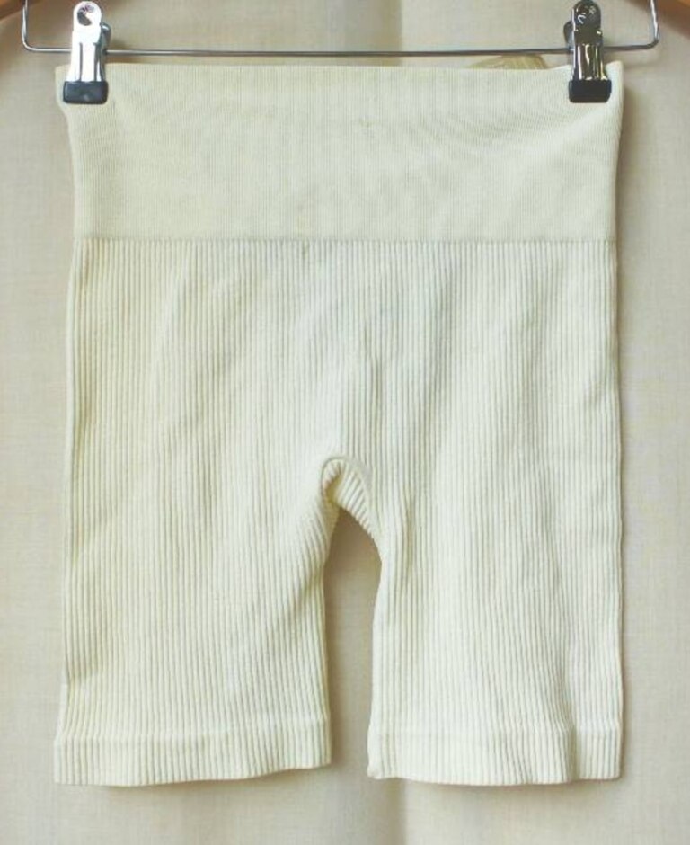 Pull & Bear Ribbed Cycling Shorts Cream Size: Xs