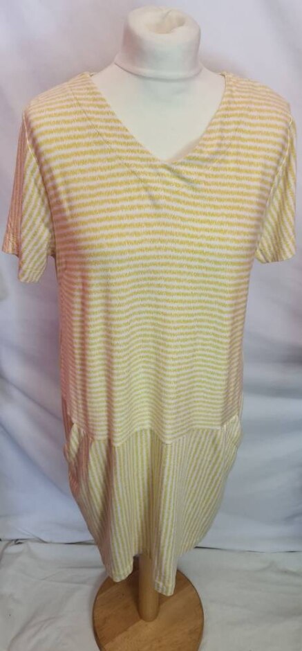 Two Danes V-neck Casual Dress Yellow & White Size: M
