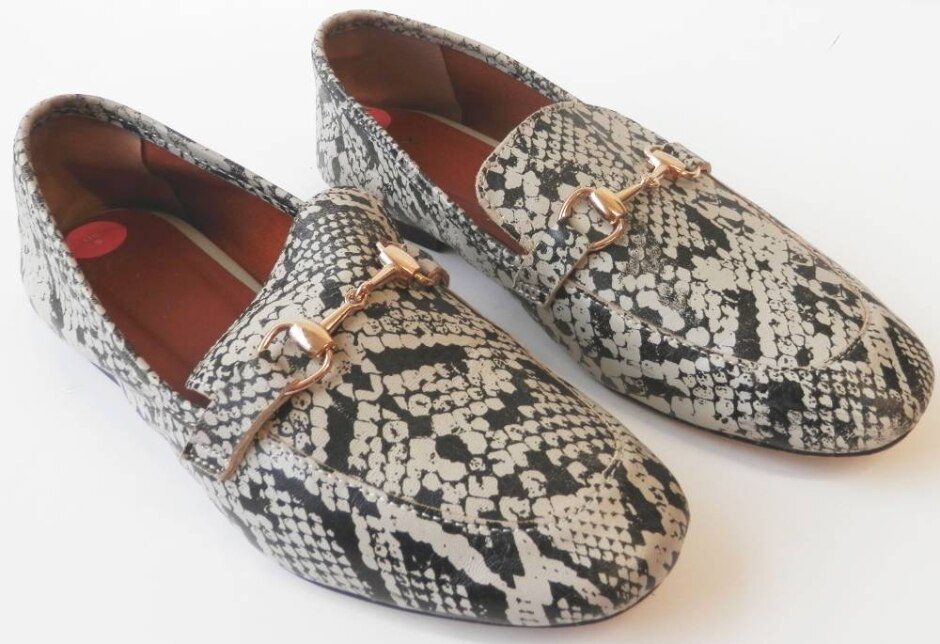 Vgc A Piedi Faux Snakeskin Loafers Size 5