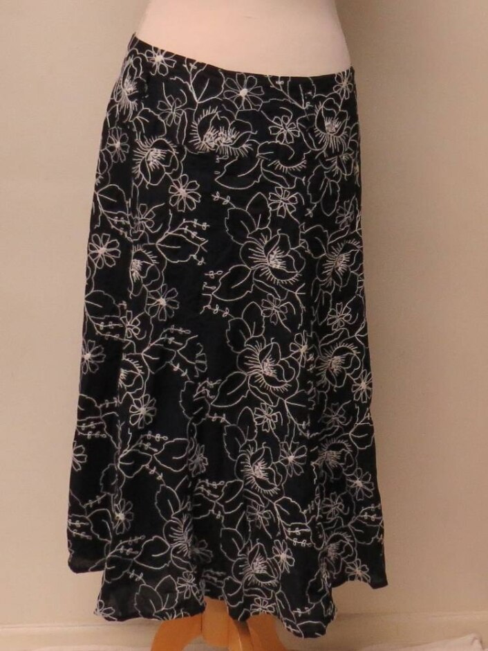 J Taylor Skirt Black & White Size: 12
