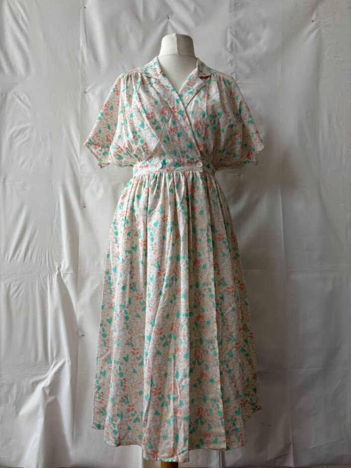 Richards Vintage Floral Midi Dress Cream & Pastel Size: 14